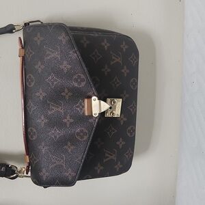 Louis Vuitton Pochette Metis bag